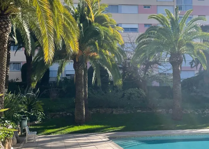 Petit Deux Pieces Avec Piscine