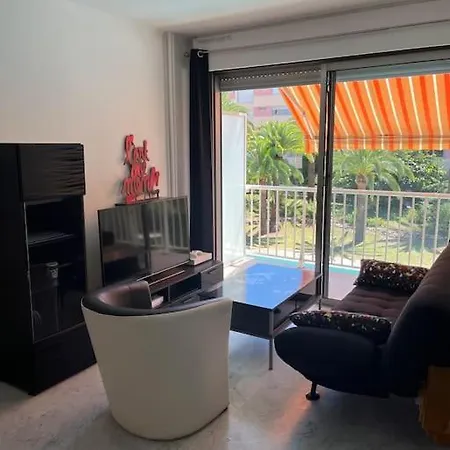 Petit Deux Pieces Avec Piscine Apartment Vallauris Exterior photo