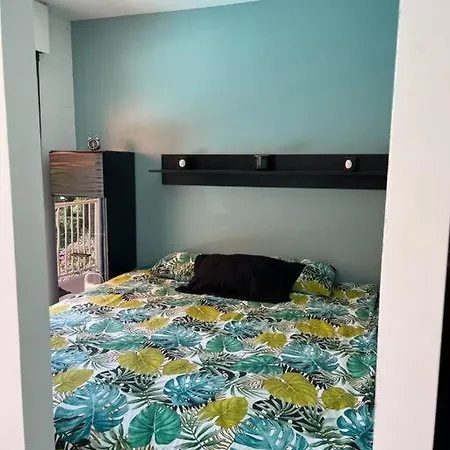 Petit Deux Pieces Avec Piscine Apartment Vallauris Exterior photo