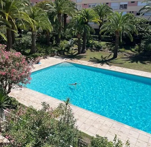 Petit Deux Pieces Avec Piscine