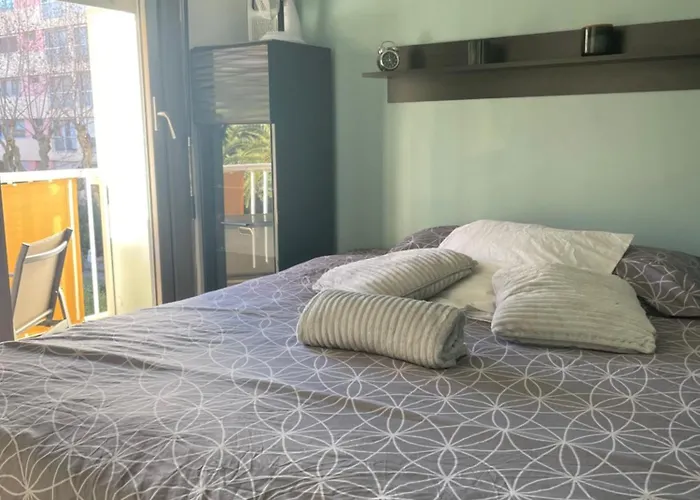 Petit Deux Pieces Avec Piscine