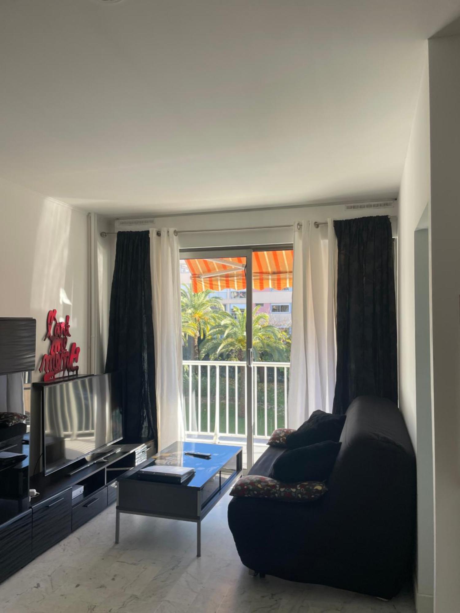 Petit Deux Pieces Avec Piscine Vallauris
