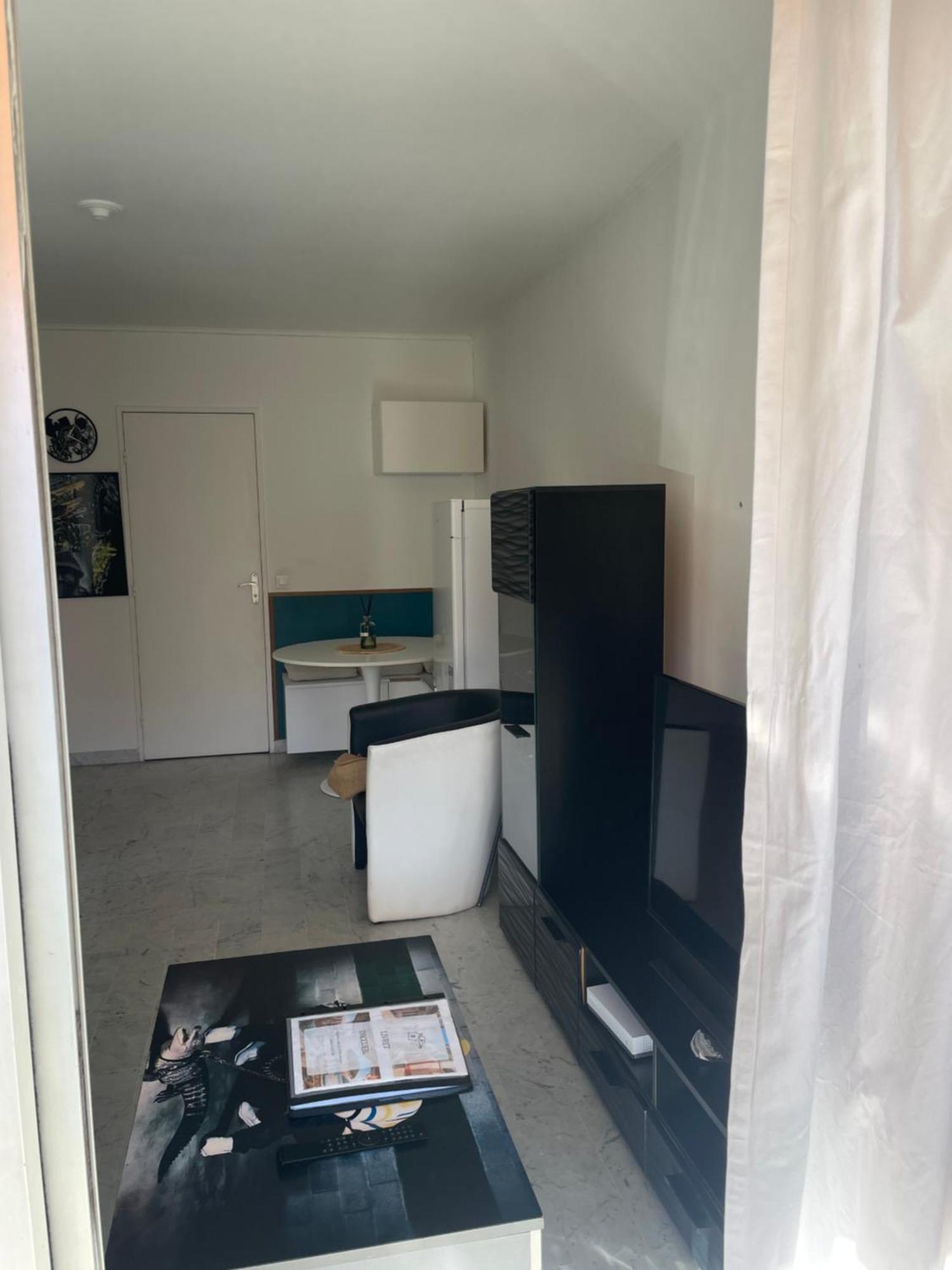 Petit Deux Pieces Avec Piscine Apartment